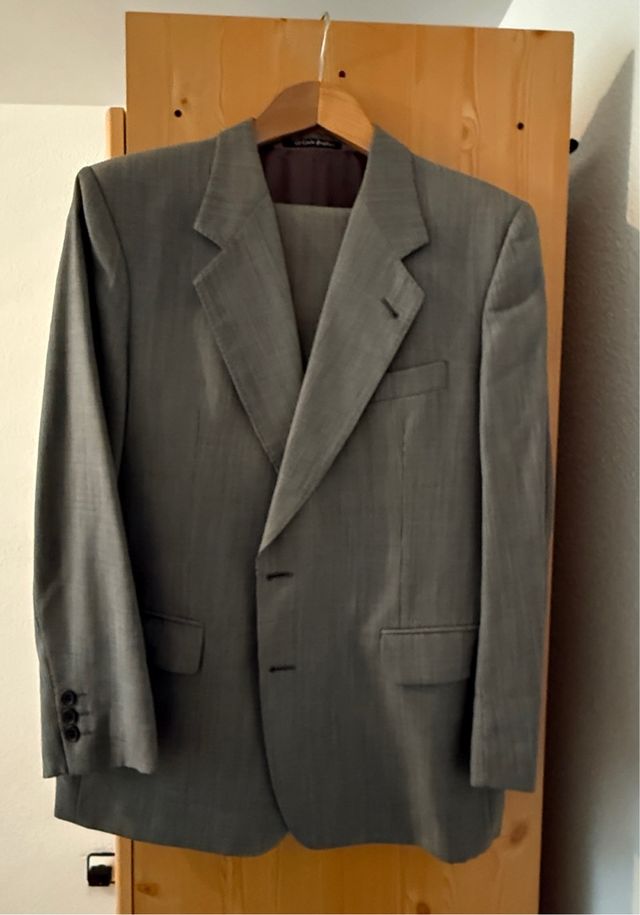 Traje de caballero gris