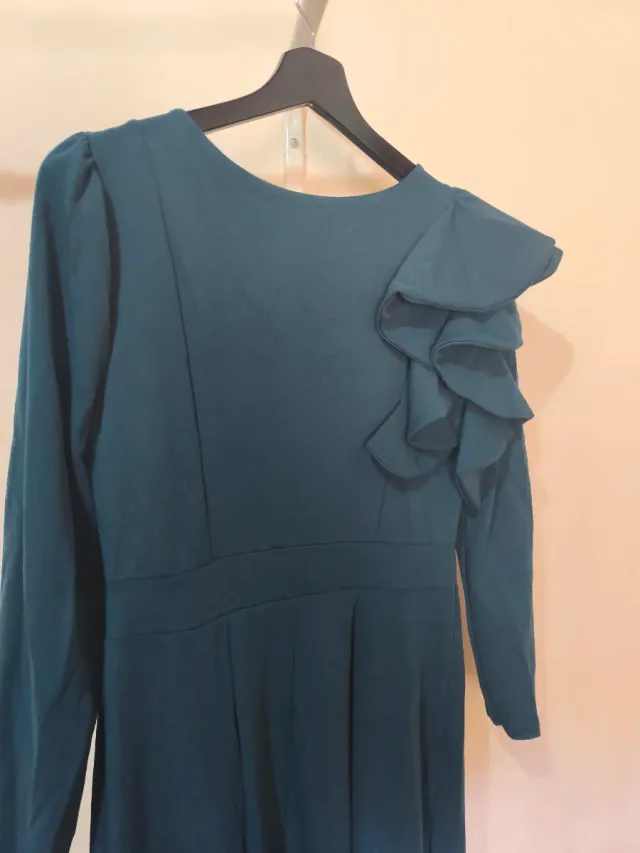 Vestido de invitada verde azulado