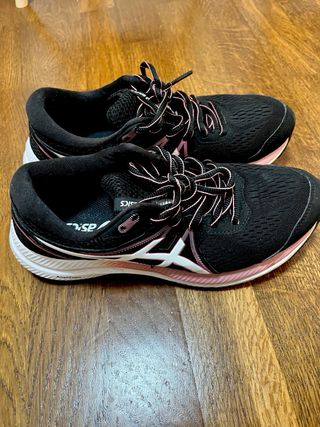 Zapatillas Asics Running Negras y Rosas