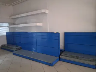 Expositor metálico azul y gris