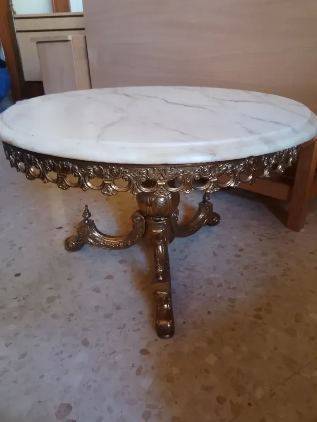 Mesa  baja mármol  y bronce