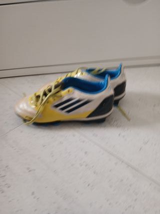 Zapatillas Fútbol Adidas Blancas y Amarillas