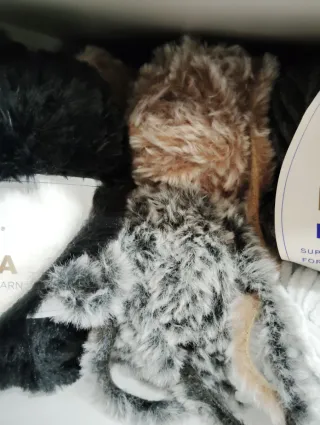 Ovillo DMC Samara Luxe Fur Effect Yarn