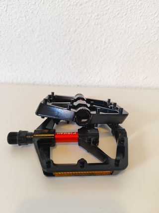 Pack Sillín + Pedales MTB Negro/Rojo NUEVOS