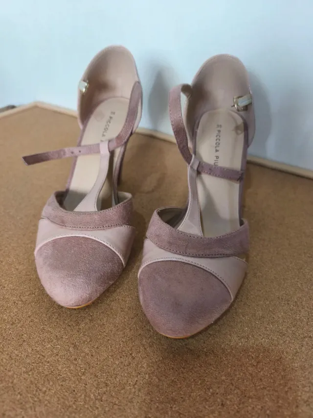 Zapatos de tacón beige y rosa