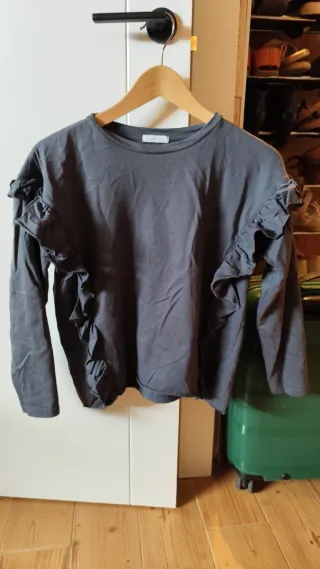 Sudadera gris mujer con volantes