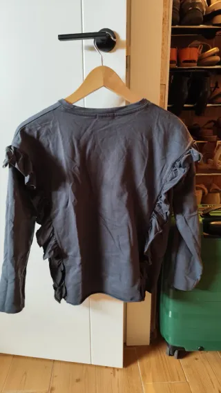 Sudadera gris mujer con volantes