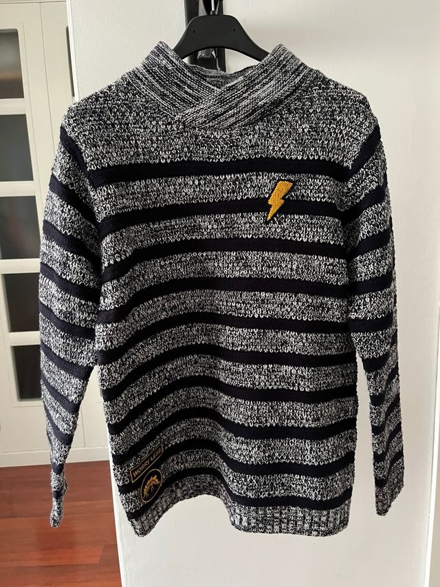 Camiseta listrada infantil com gola virada