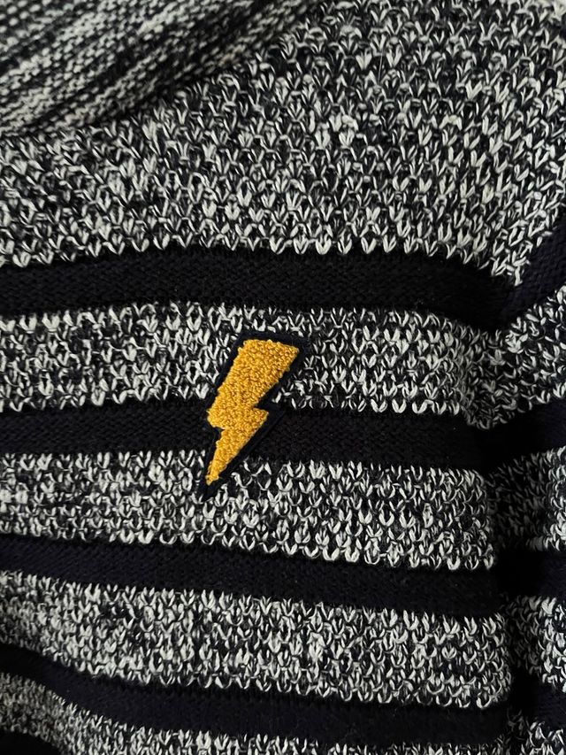 Camiseta listrada infantil com gola virada