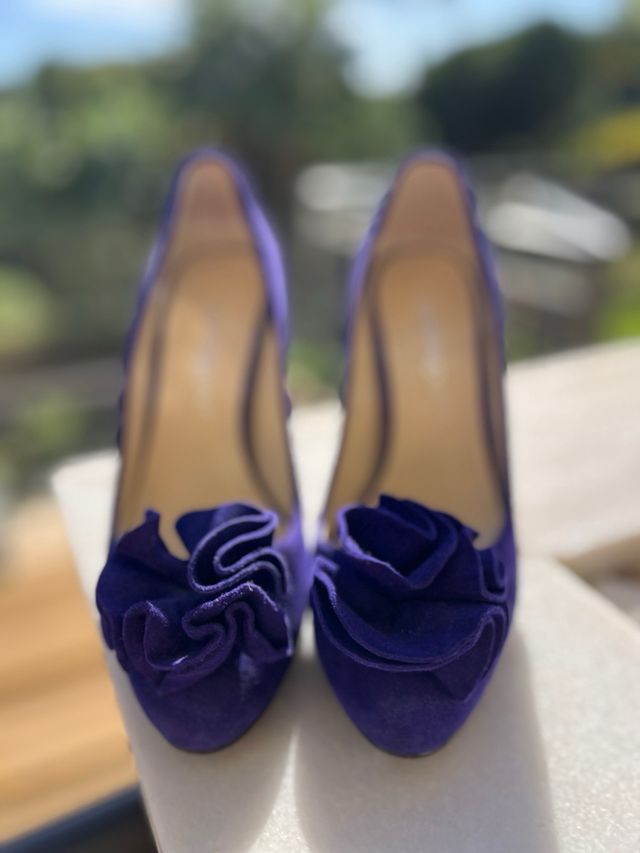 Tacones CARLO PAZOLINI violeta con flor