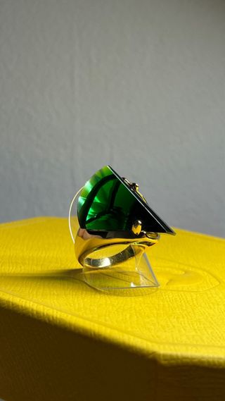 Anillo Piedra Esmeralda y dorado