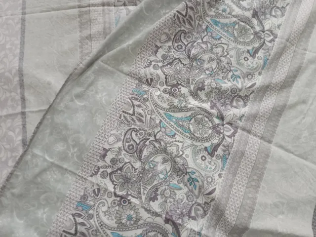 Juego de sábanas gris