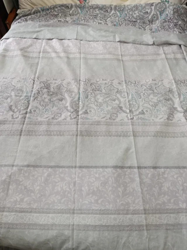 Juego de sábanas gris