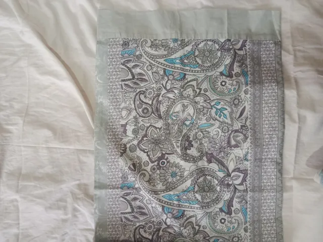 Juego de sábanas gris