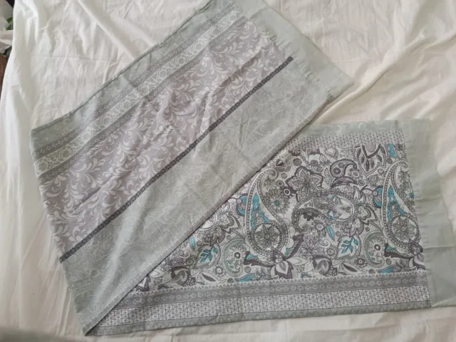 Juego de sábanas gris