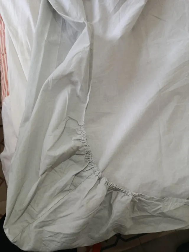 Juego de sábanas gris