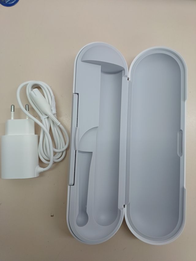 ✅ Escova de dentes elétrica iO9 branca com estojo de viagem Oral-B