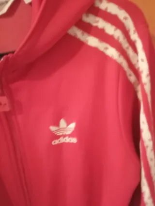 Chaqueta Adidas con capucha roja Talla 38