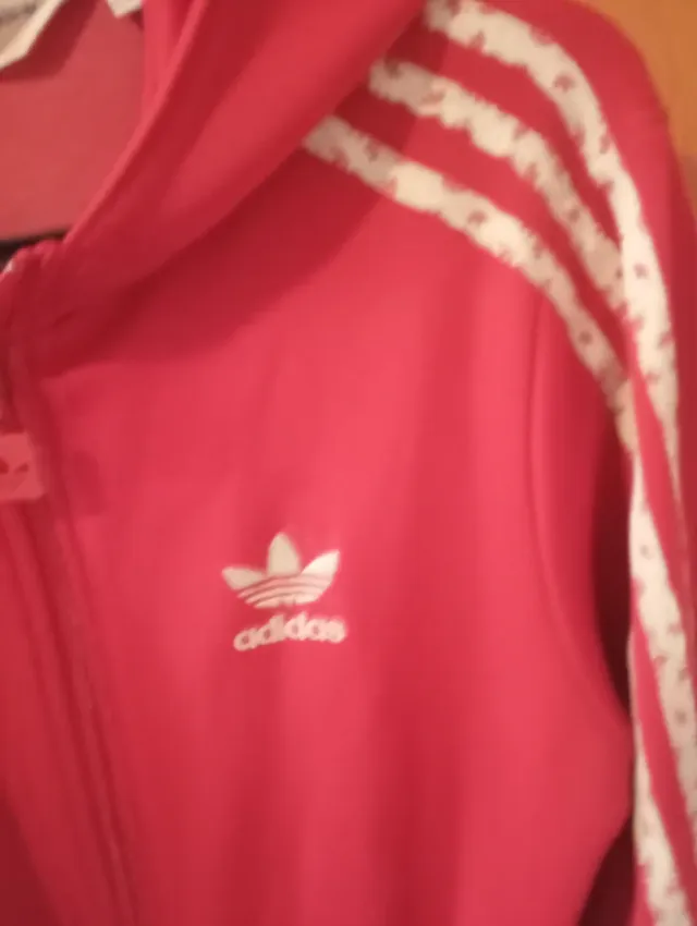 Chaqueta Adidas con capucha roja Talla 38