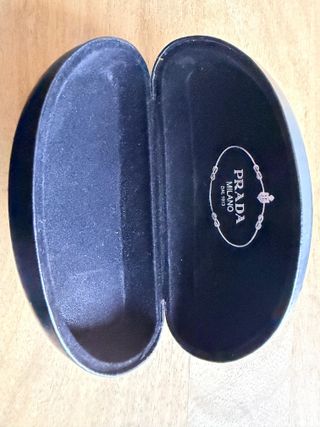 Estuche original PRADA para gafas (con detalle)