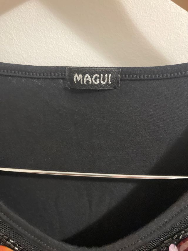 Camiseta MAGUI bordada, en perfecto estado