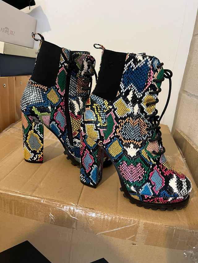 Botas tacón efecto serpiente multicolor