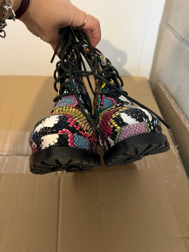 Botas tacón efecto serpiente multicolor