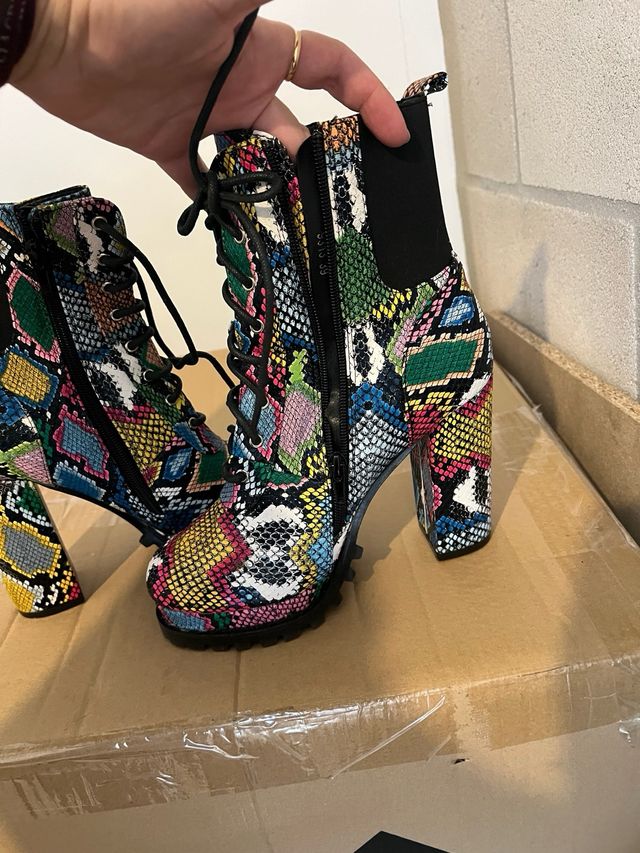 Botas tacón efecto serpiente multicolor