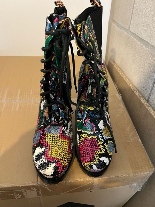 Botas tacón efecto serpiente multicolor