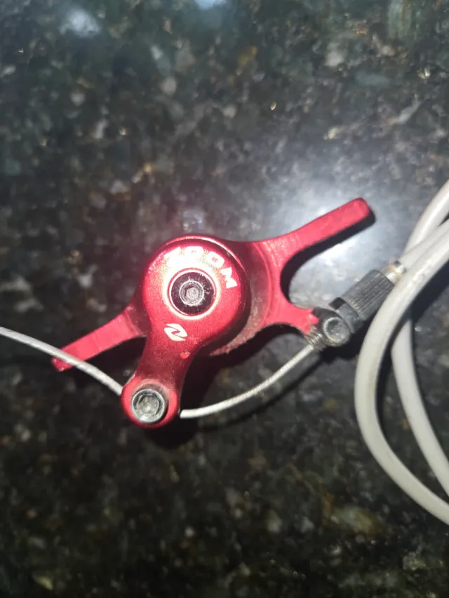 Freno de disco bicicleta rojo