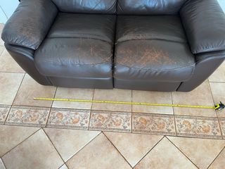 Sofá de 2 plazas de cuero marrón