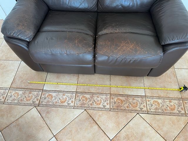 Sofá de 2 plazas de cuero marrón