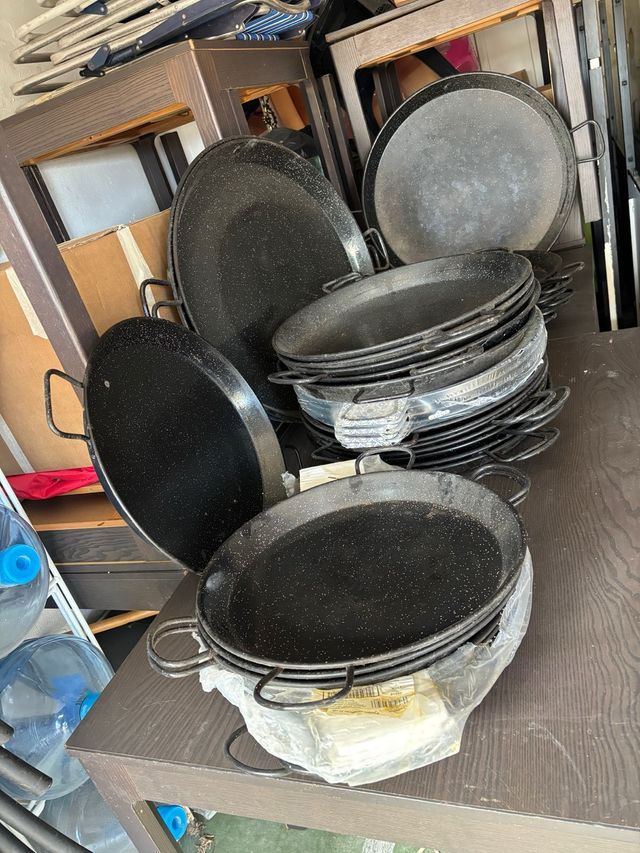 Set de Paellas esmaltadas en El Puig (Valencia)