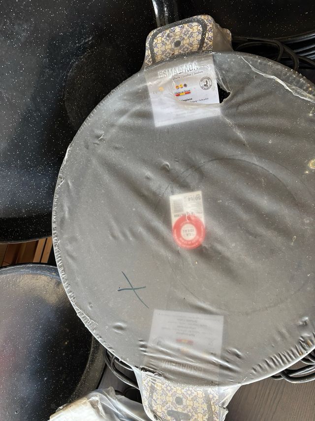 Set de Paellas esmaltadas en El Puig (Valencia)