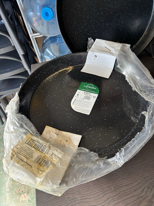 Set de Paellas esmaltadas en El Puig (Valencia)