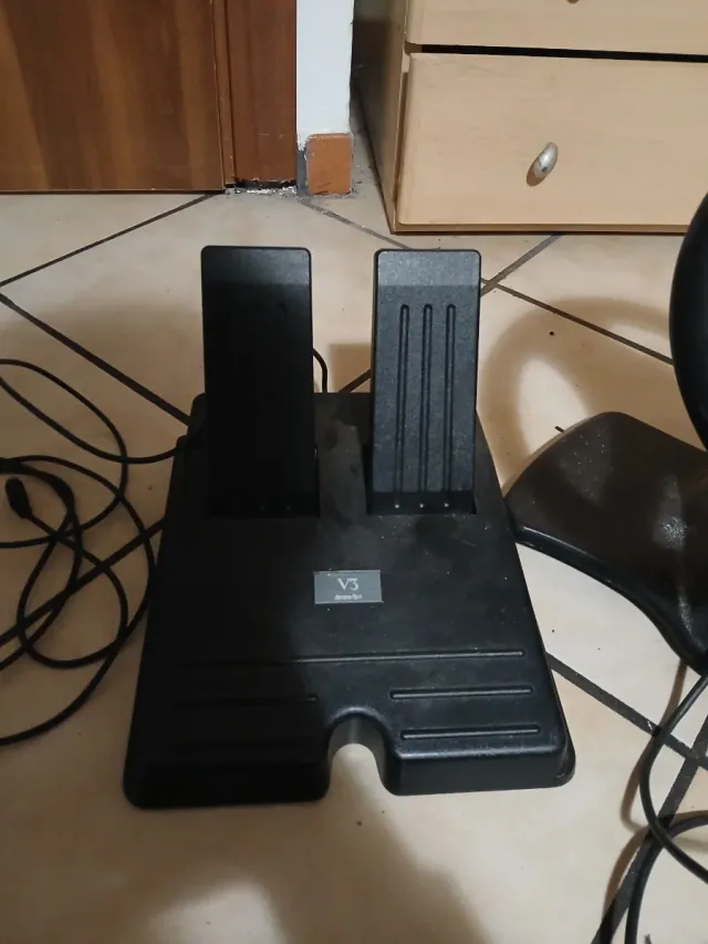 Volante e pedaliera PS1/PS2 Interact V3