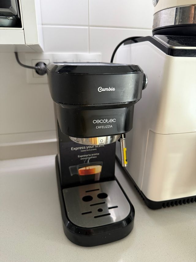 Macchina da caffè Cecotec Cumbia Cafelizzia Nero