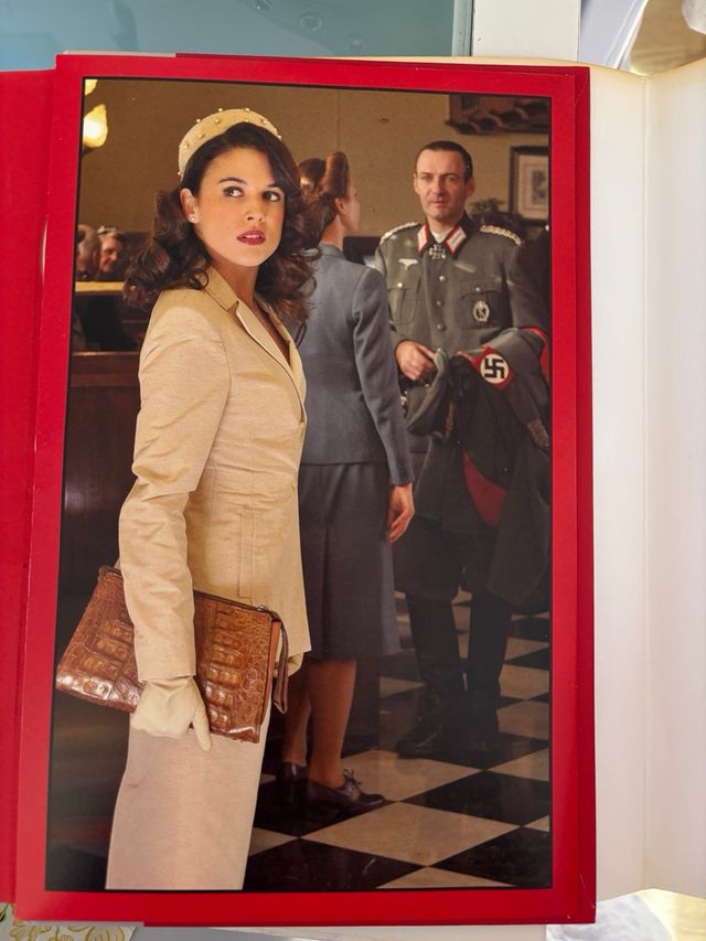 El Tiempo Entre Costuras Blu-ray + Libro