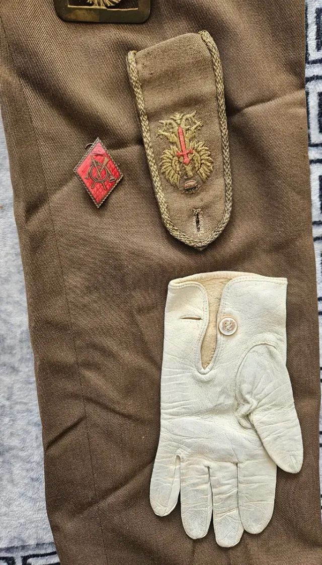 Lote efectos militares: pantalones, cinturones, gu