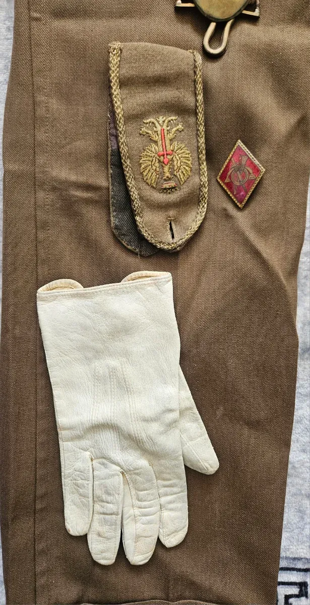 Lote efectos militares: pantalones, cinturones, gu