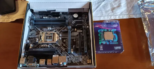Placa Gigabyte B360M D3H + Intel i5 8600K