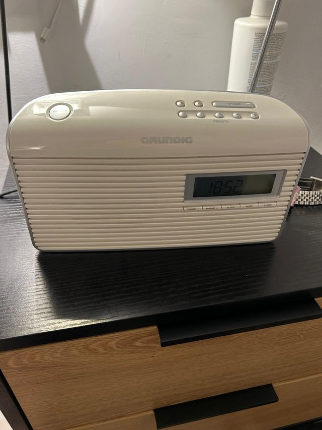 Radio Portátil Grundig GRN1400 FM Blanco