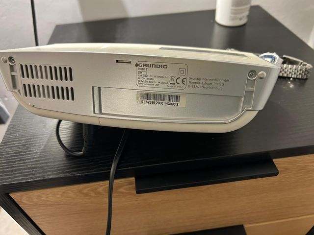 Radio Portátil Grundig GRN1400 FM Blanco