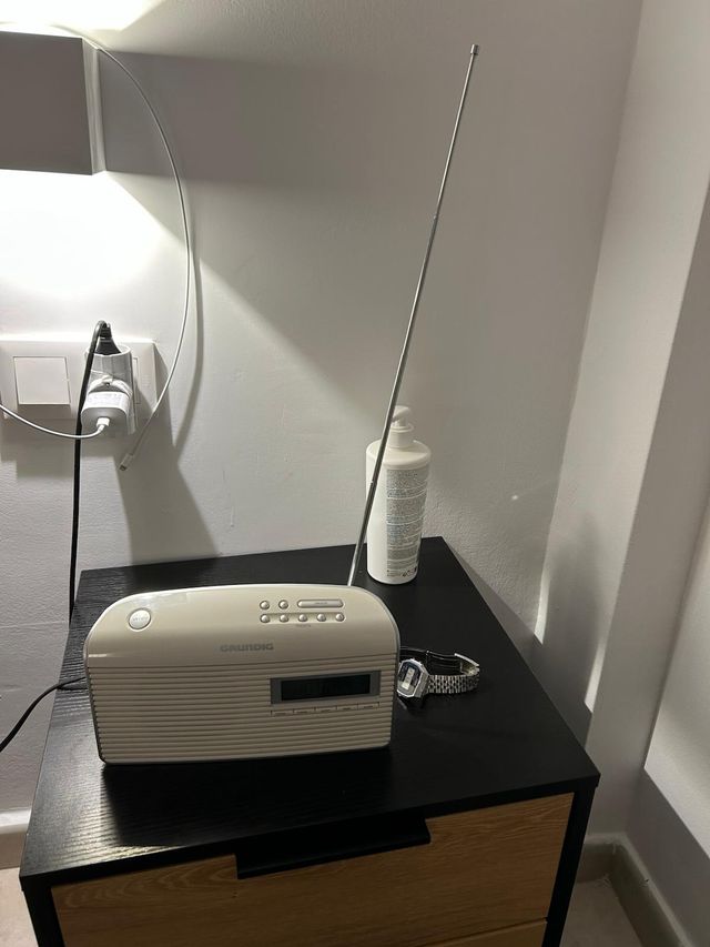 Radio Portátil Grundig GRN1400 FM Blanco