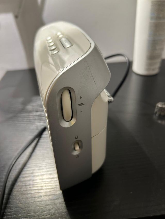 Radio Portátil Grundig GRN1400 FM Blanco