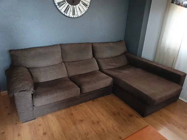 Sofá chaiselongue marrón tela