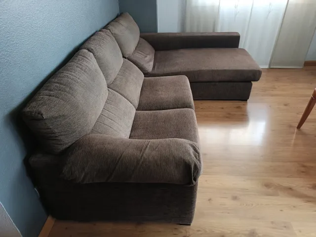 Sofá chaiselongue marrón tela