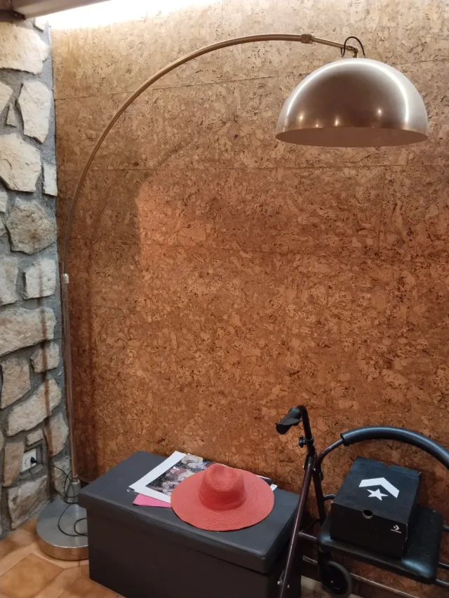 Lámpara de salón dorada metálica