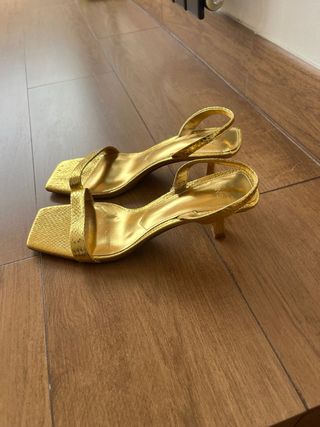 Sandalias doradas Mango Talla 38.5