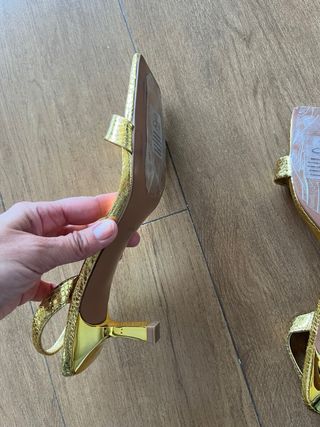 Sandalias doradas Mango Talla 38.5